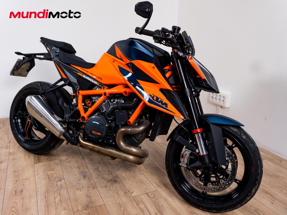 KTM 1290 Super Duke R (2020) (2)