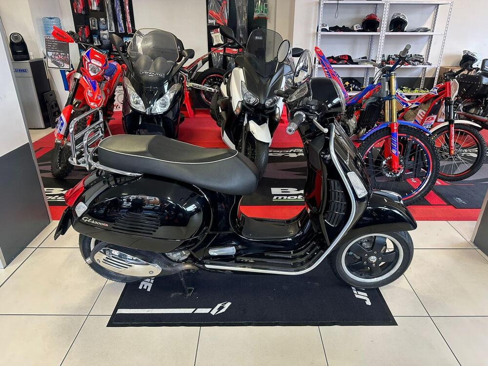 Vespa GTS 300 Super (2008 - 16) (2)