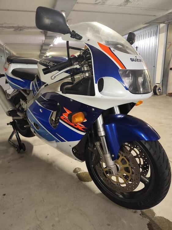 Suzuki GSX R 750 SRAD (4)