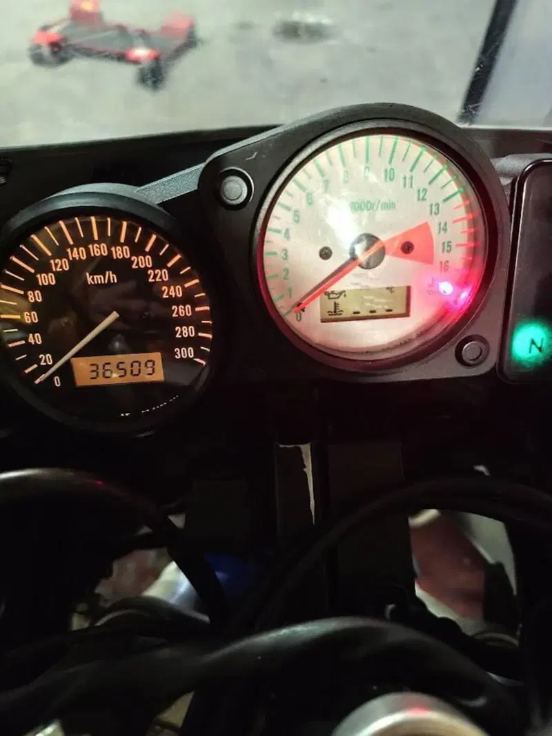 Suzuki GSX R 750 SRAD (9)