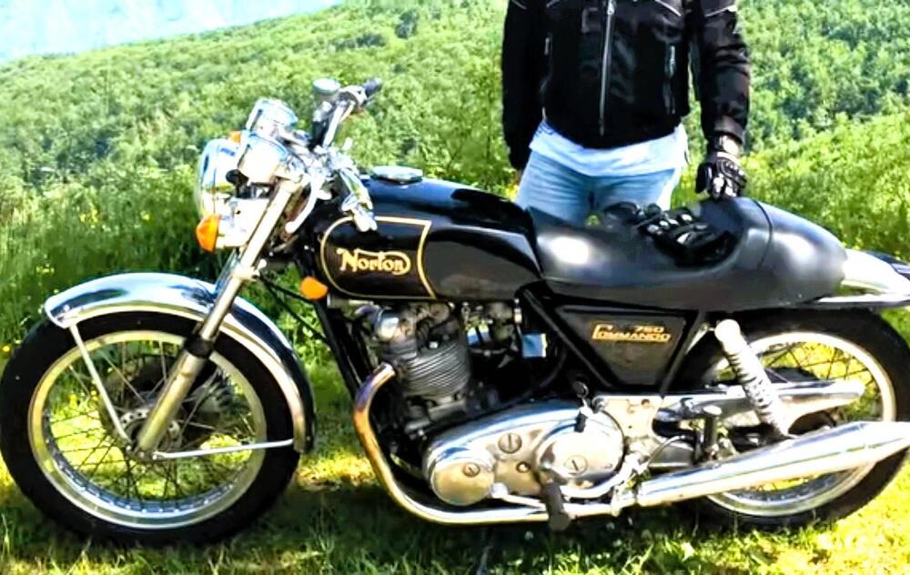 Norton Commando 