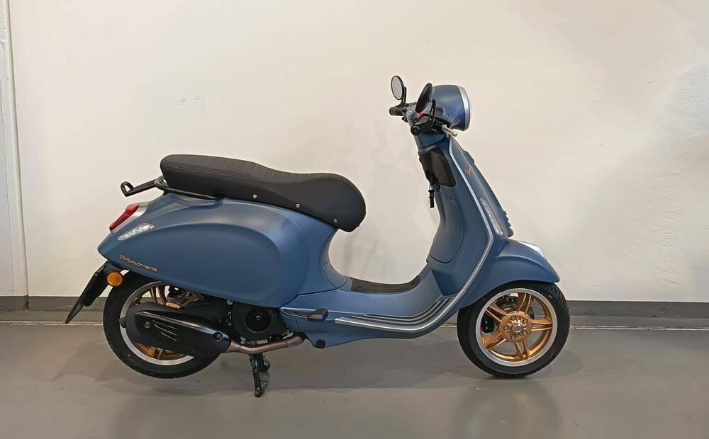 Vespa Primavera 125 80th (2026) (4)