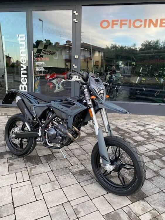 Betamotor RR 125 4T Motard T (2025) (2)