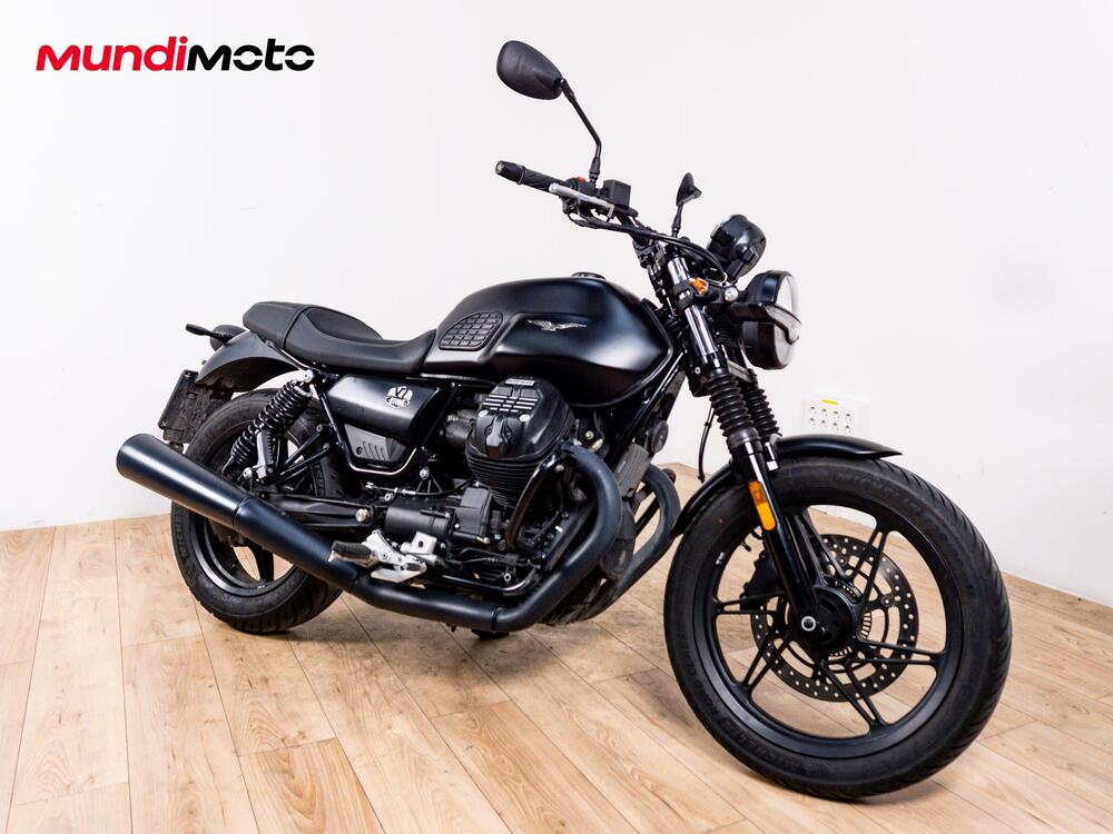 Moto Guzzi V7 III Stone (2017 - 20) (2)