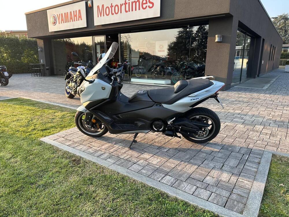 Yamaha T-Max 560 Tech Max (2025) (3)