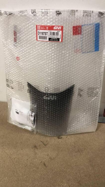 PARABREZZA GIVI PER HONDA FORZA 350 CODICE D1187ST