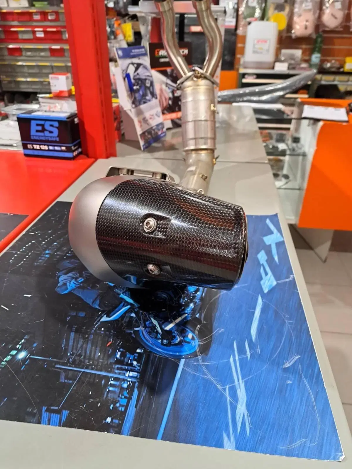 IMPIANTO DI SCARICO COMPLETO AKRAPOVIC PER YAMAHA (2)