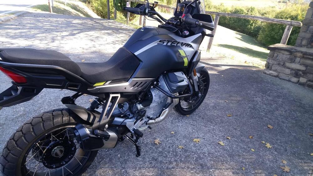 Moto Guzzi Stelvio (2024 - 25)