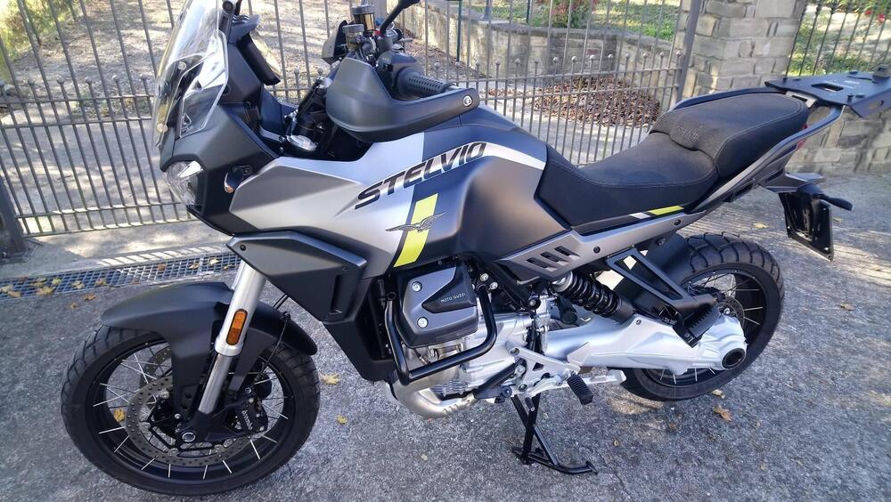 Moto Guzzi Stelvio (2024 - 25) (2)