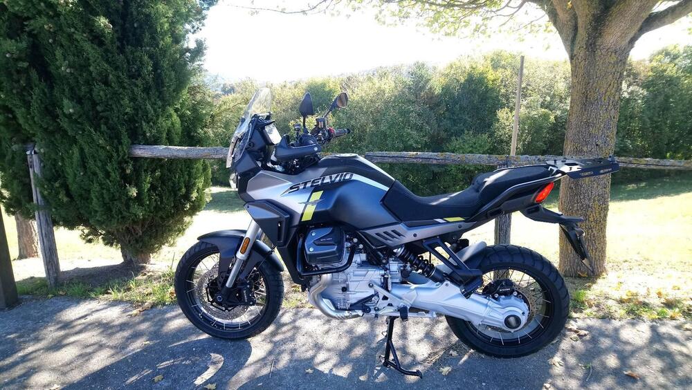 Moto Guzzi Stelvio (2024 - 25) (3)