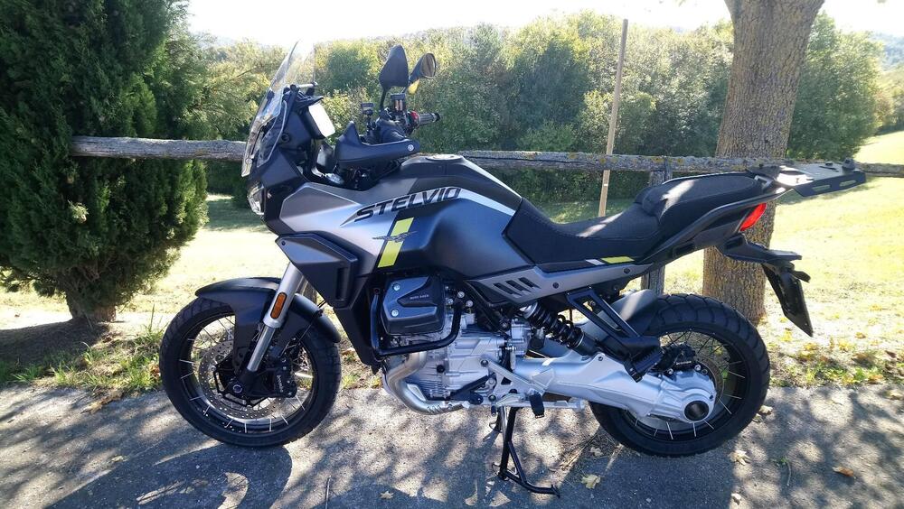 Moto Guzzi Stelvio (2024 - 25) (4)