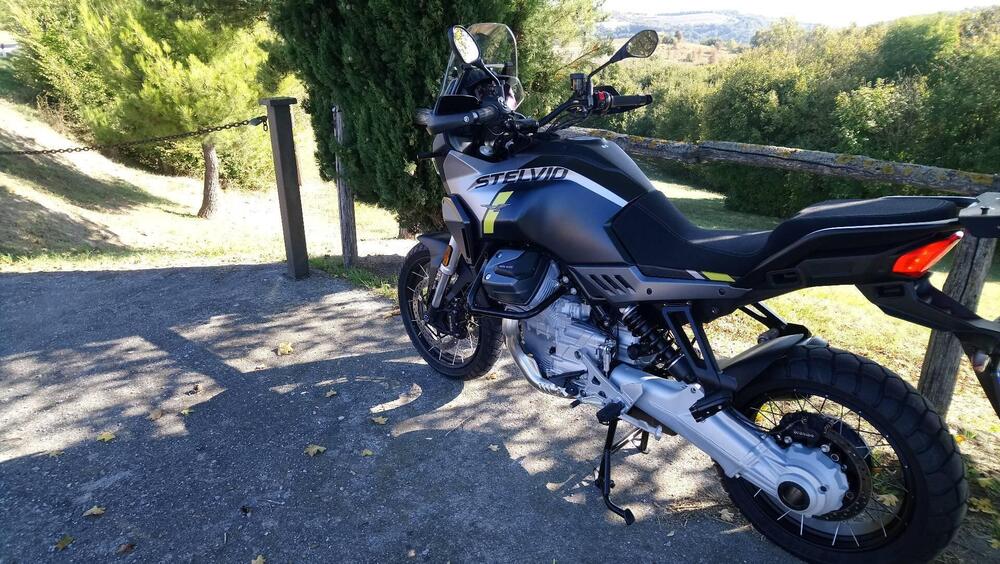 Moto Guzzi Stelvio (2024 - 25) (5)