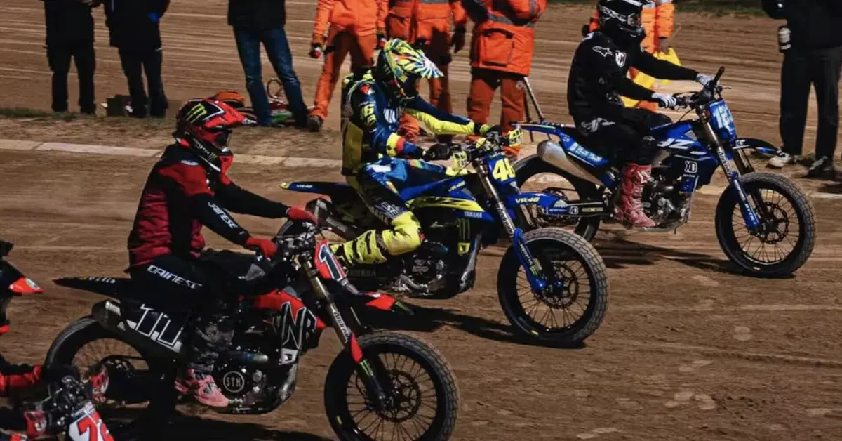 Pecco Bagnaia e Augusto Fernandez vincono La 100 km dei Campioni. Subito fuori Valentino Rossi