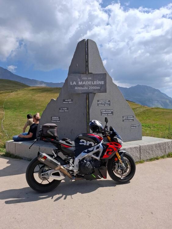 Aprilia RSV4 1100 Factory (2021 - 24) (4)