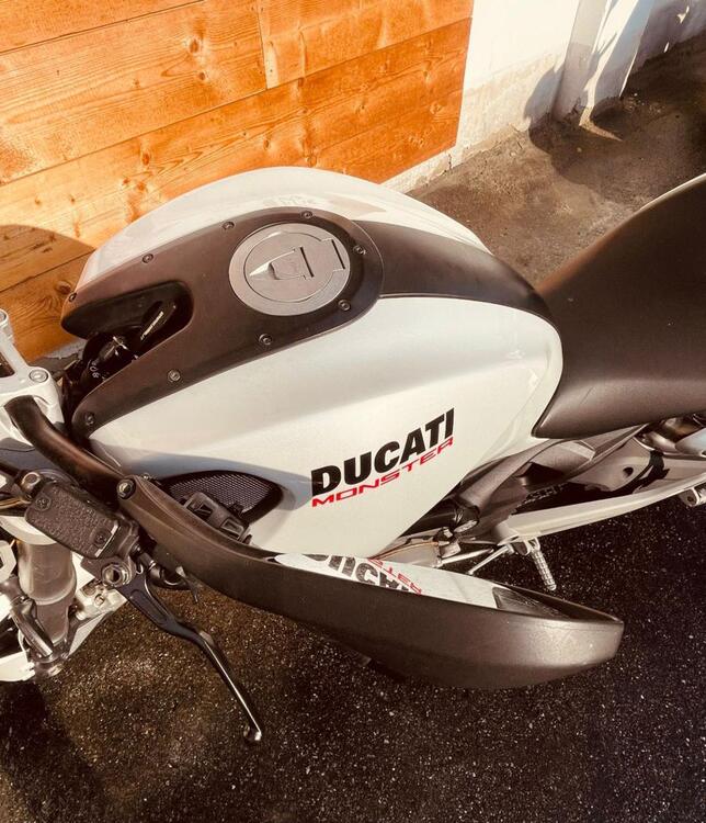 Ducati Monster 696 (2008 - 13) (3)