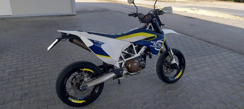 Husqvarna 701 Supermoto (2016) (5)