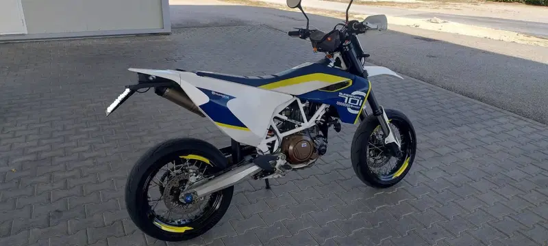 Husqvarna 701 Supermoto (2016) (5)