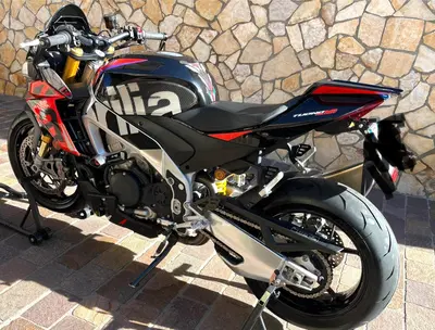 Aprilia Tuono V4 Factory (2021 - 24) usata