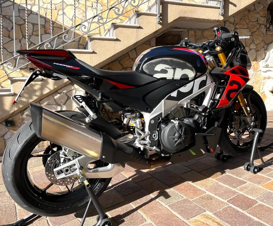 Aprilia Tuono V4 Factory (2021 - 24) (2)