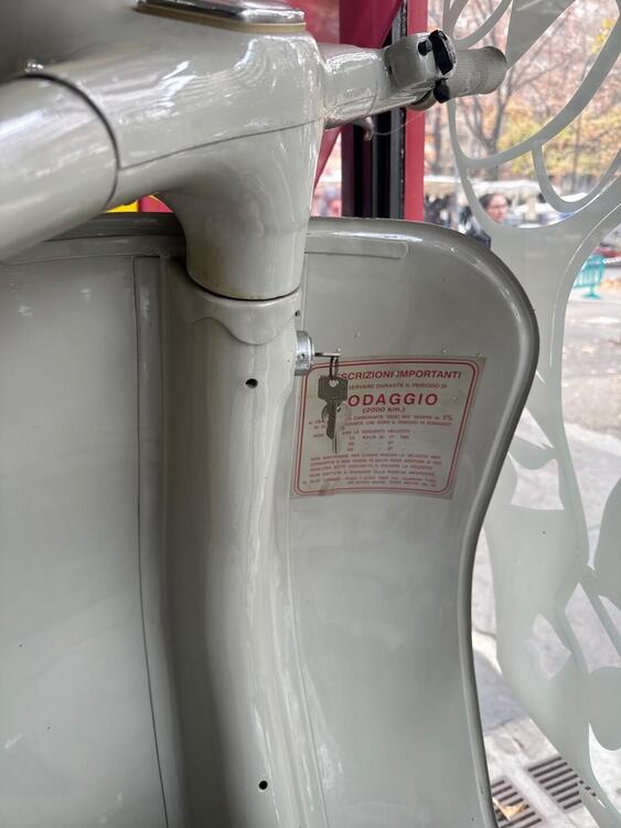 Piaggio Vespa VNA125 (2)