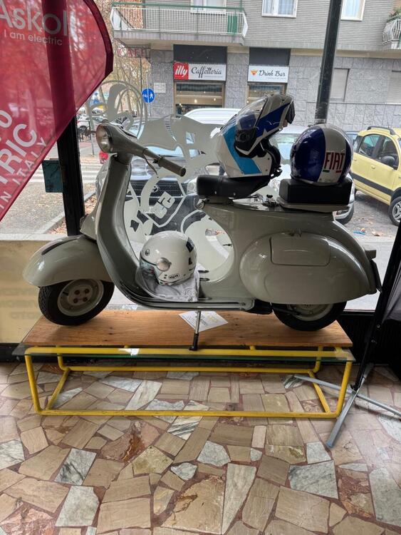 Piaggio Vespa VNA125 (4)
