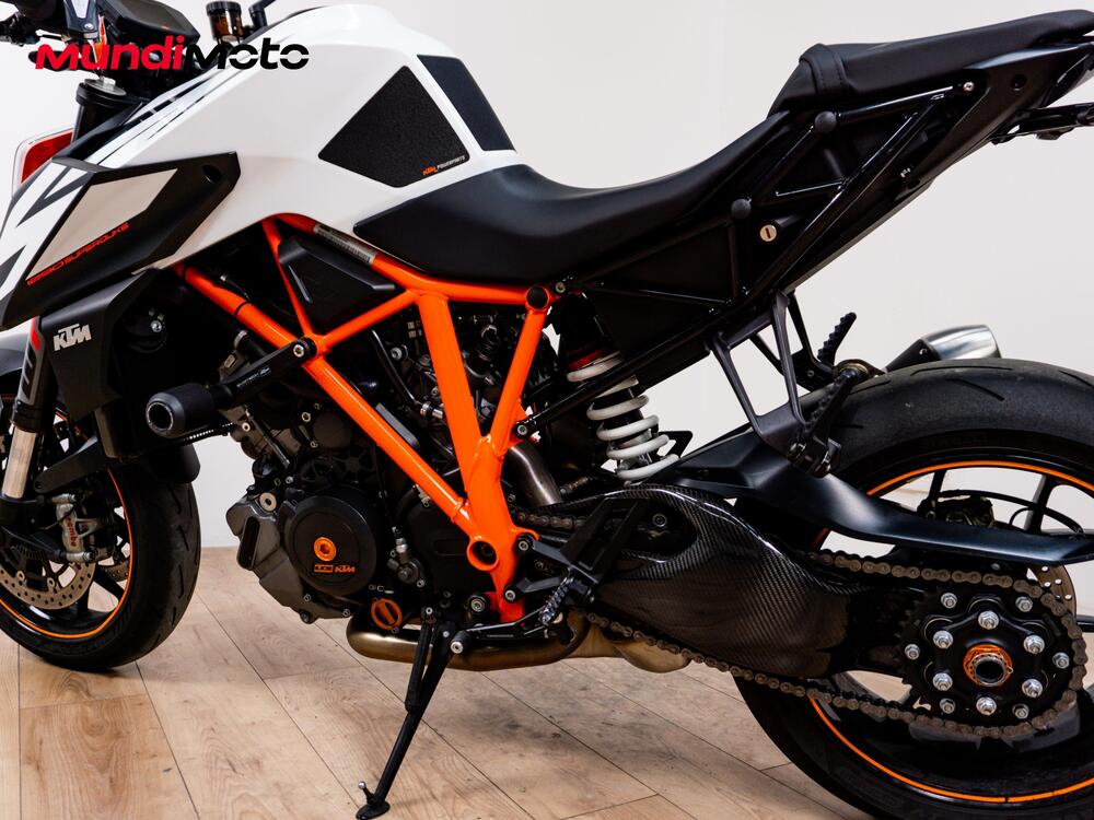 KTM 1290 Super Duke R (2020) (4)