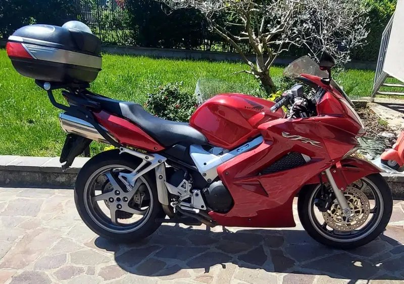 Honda VFR 800 (2006 - 13) (10)