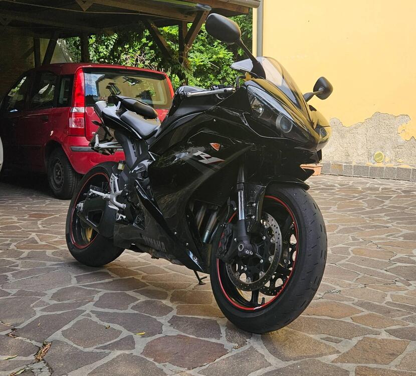 Yamaha YZF R1 (2007 - 08) (4)