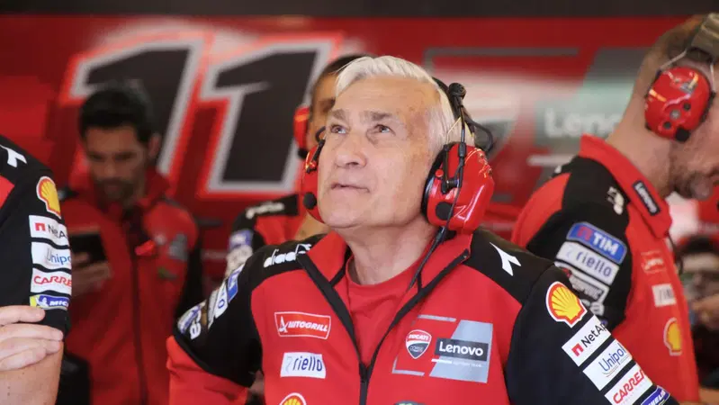 MotoGP 2025. Davide Tardozzi sul 2025 di Bagnaia: "&Egrave; doloroso. Adoro Pecco"