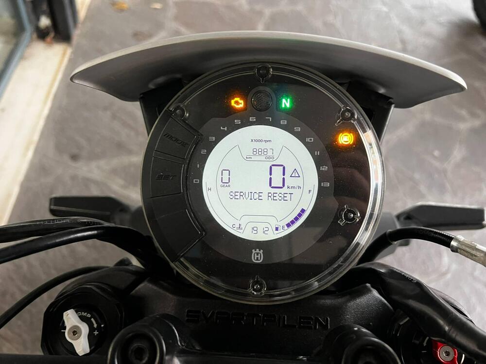 Husqvarna Svartpilen 401 (2021 - 23) (4)