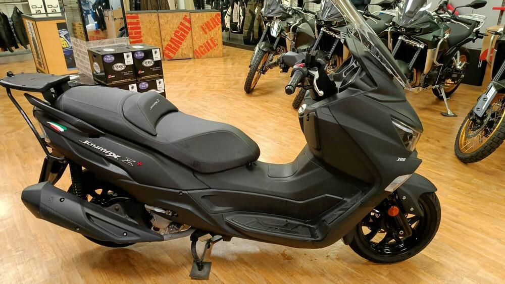 Sym Joymax 300 Z+ (2021 - 24) (2)