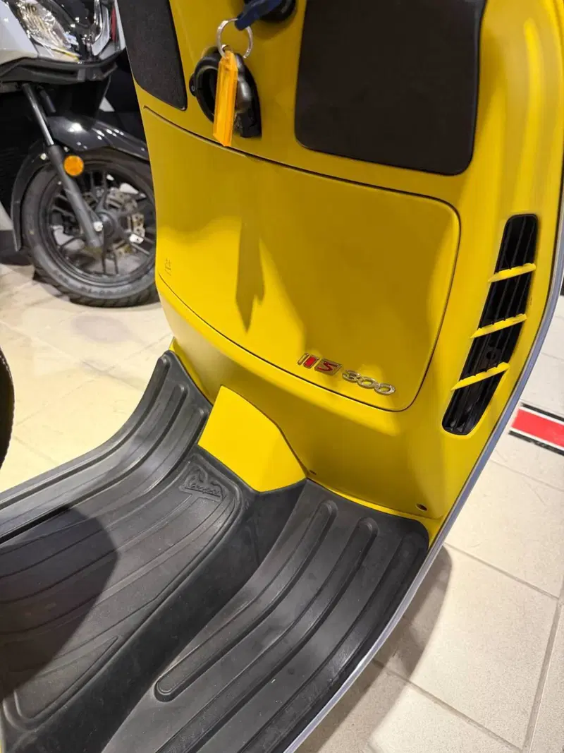 Vespa GTS 300 Super Sport (2017 - 19) (6)