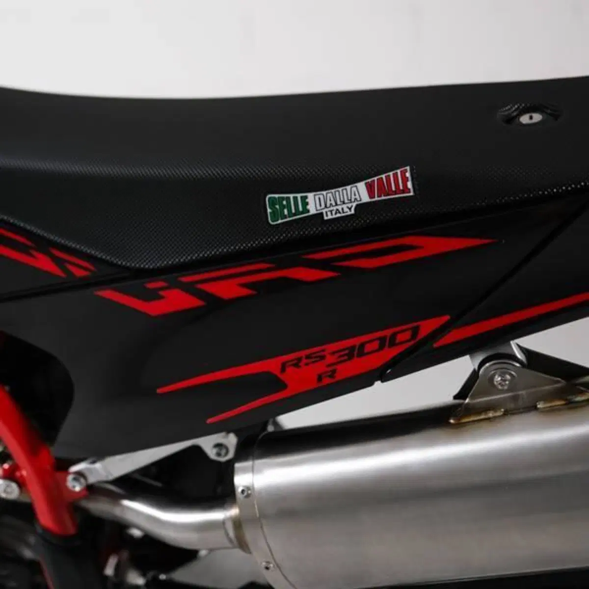 Swm RS 300 R (2026) (4)