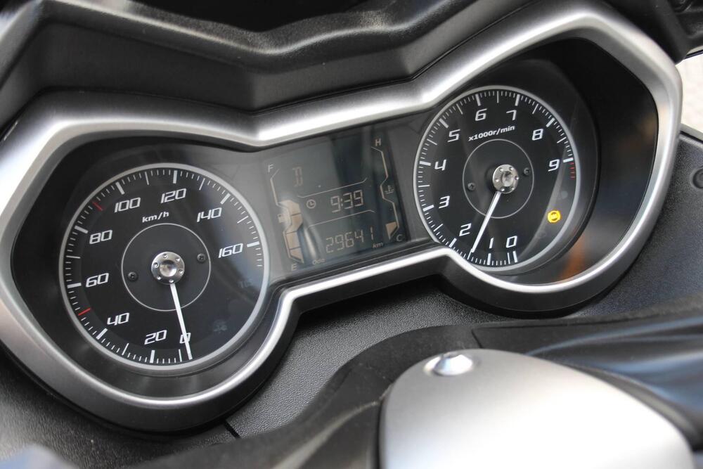 Yamaha X-Max 300 (2021 - 24) (4)