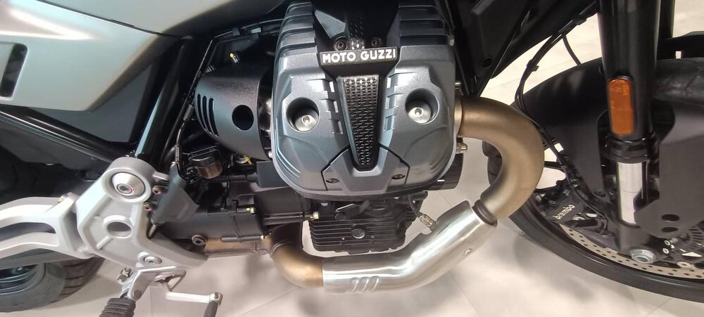 Moto Guzzi V85 Strada (2024 - 25) (5)