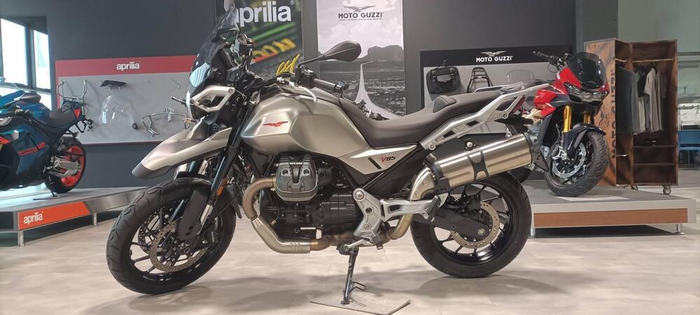 Moto Guzzi V85 Strada (2024 - 25) (4)