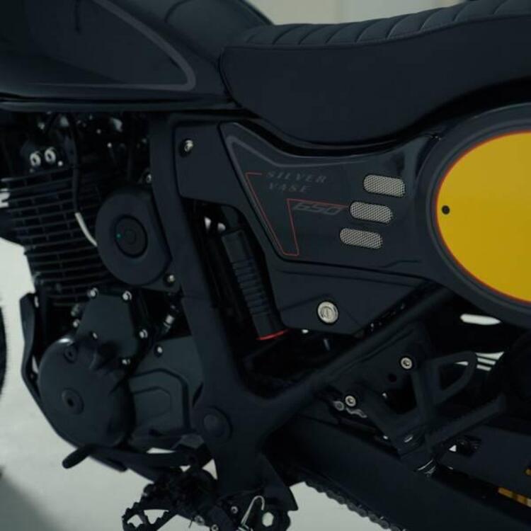 Swm Silver Vase 650 (2025 - 26) (5)