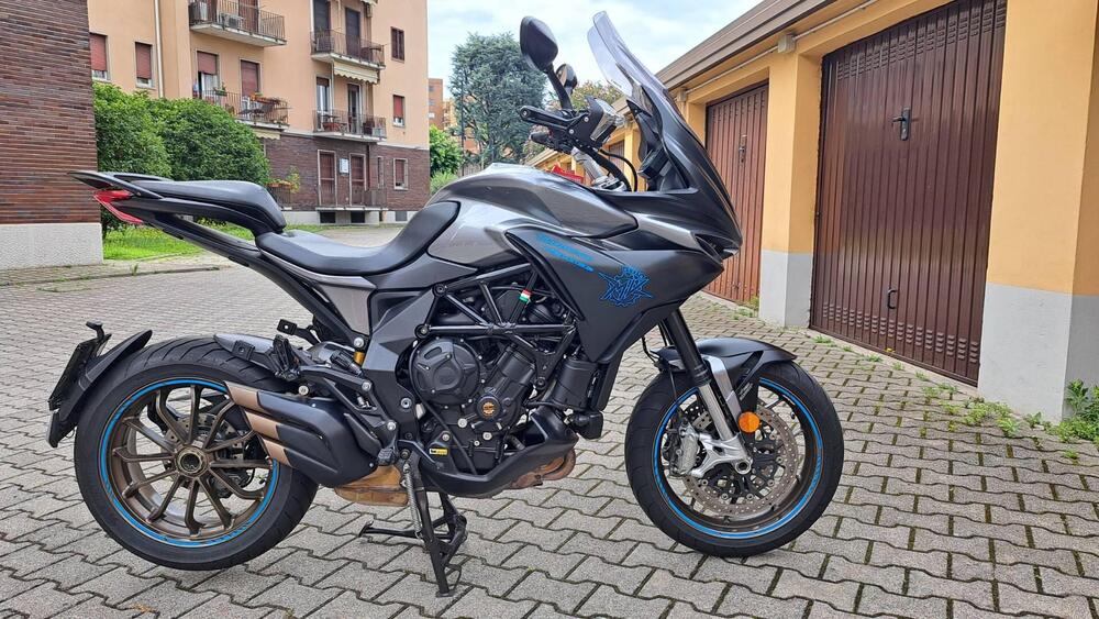 MV Agusta Turismo Veloce 800 Lusso (2021 - 23) (2)