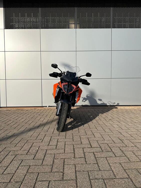 KTM 1290 Super Duke GT (2022 - 25) (3)