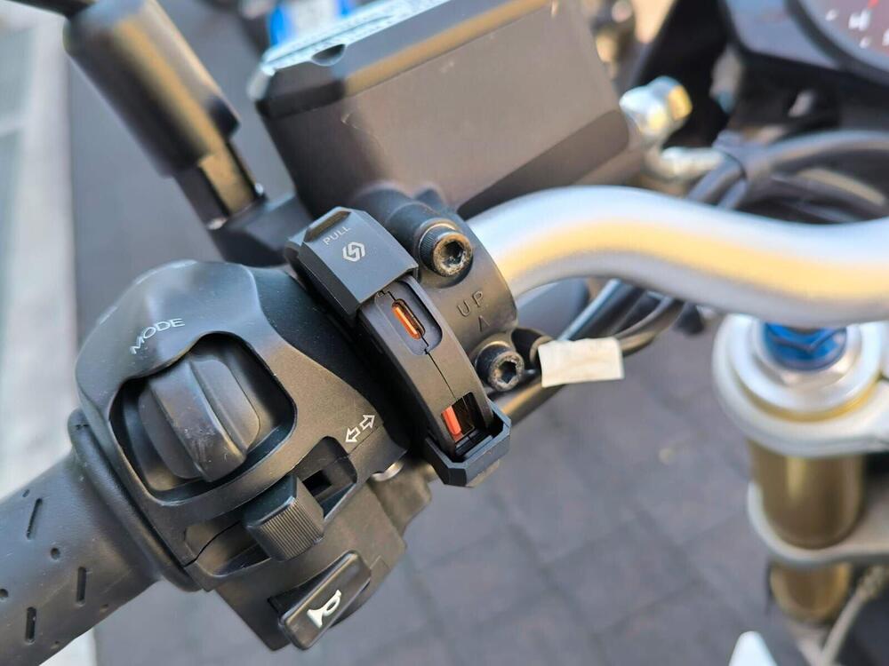 Aprilia Dorsoduro 750 ABS (2009 - 17) (4)