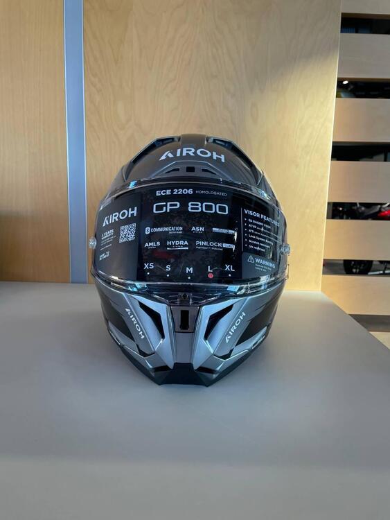 GP 800 MASTER METALLICGLOSS Airoh