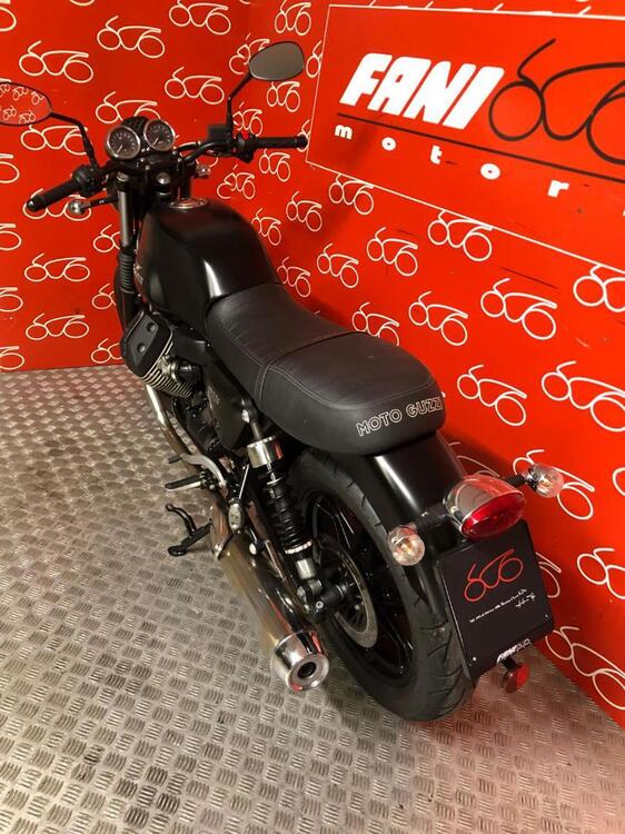 Moto Guzzi V7 II Stone (2015 - 17) (4)
