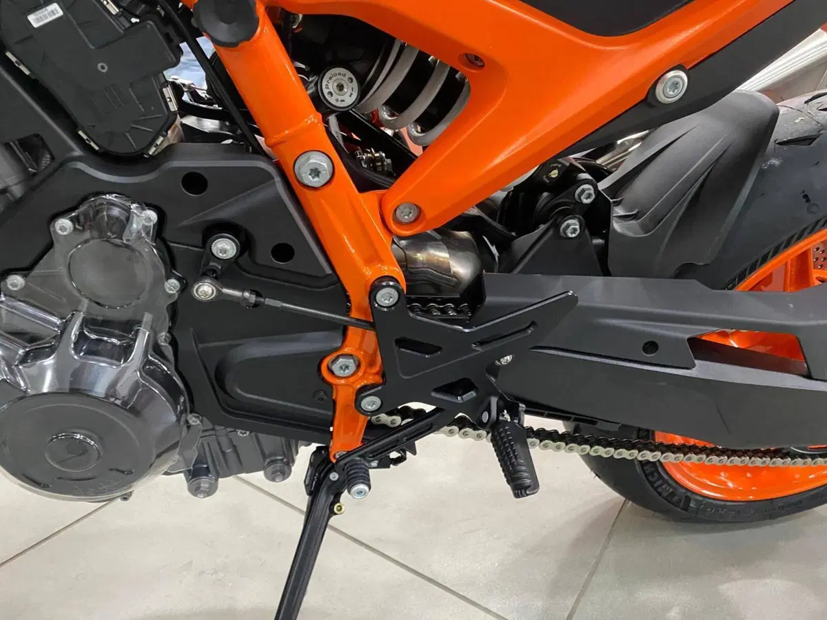 KTM 990 Duke R (2026) (8)