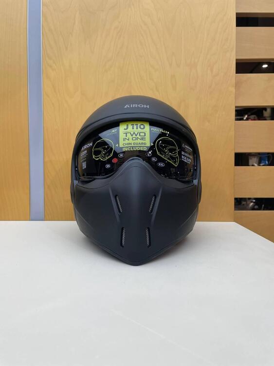 J110 BLACK MATT Airoh