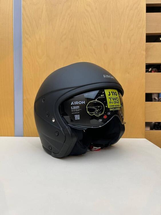 J110 BLACK MATT Airoh (3)