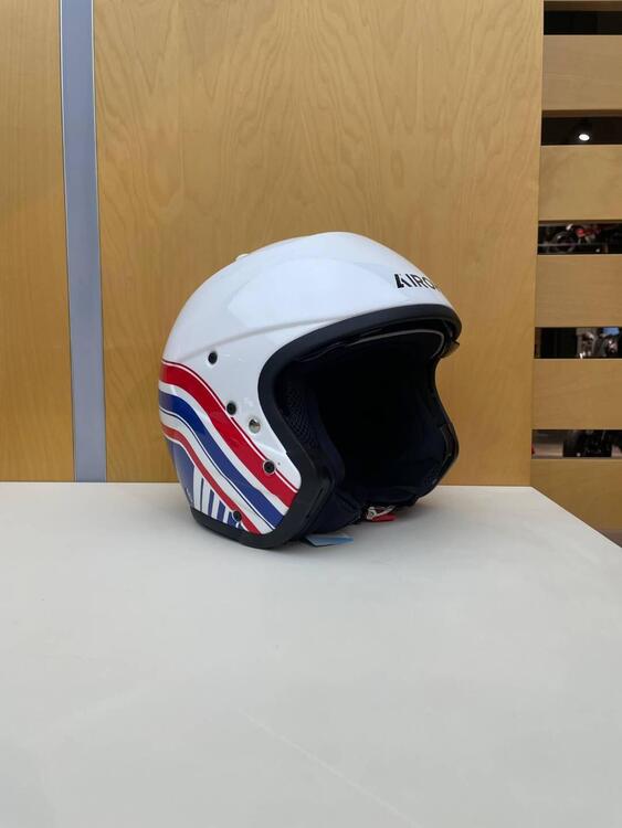 J110 EON GLOSS Airoh (2)