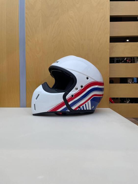 J110 EON GLOSS Airoh (3)