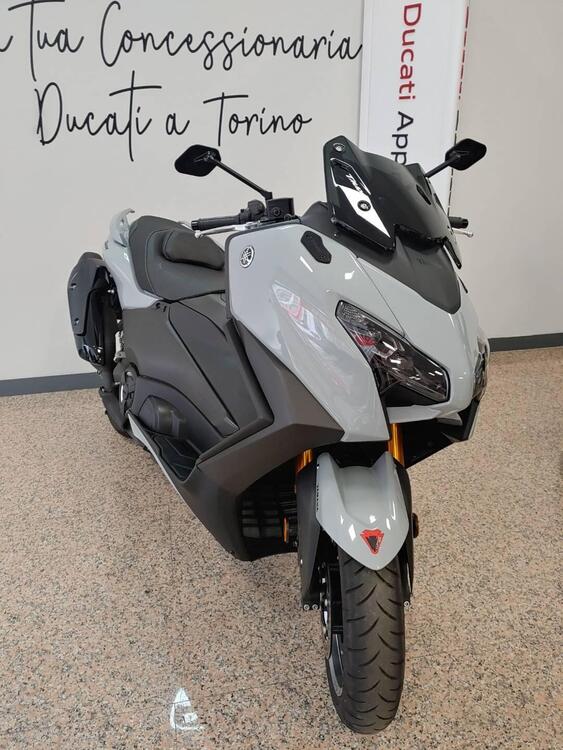 Yamaha T-Max 560 Tech Max (2025) (2)