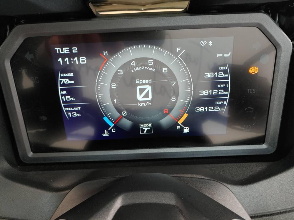 Yamaha T-Max 560 Tech Max (2025) (3)