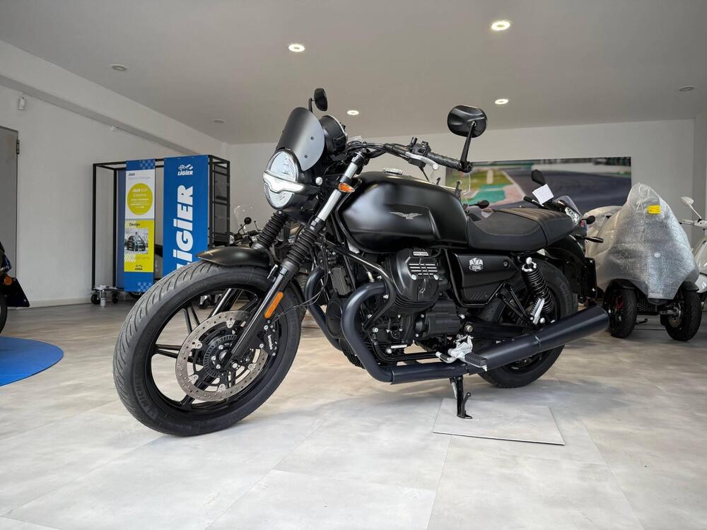 Moto Guzzi V7 Stone (2021 - 24) (3)